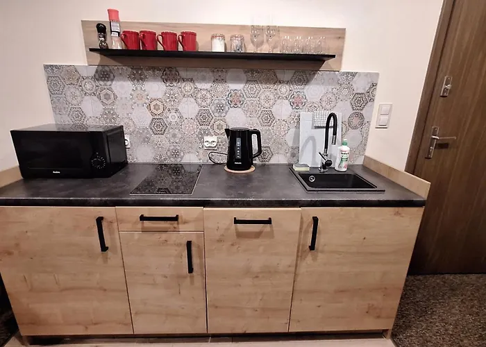 Skalnica- Z Widokiem Na Gory, Przy Szlakach