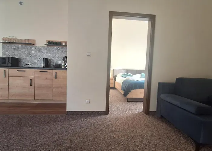 Skalnica- Z Widokiem Na Gory, Przy Szlakach *