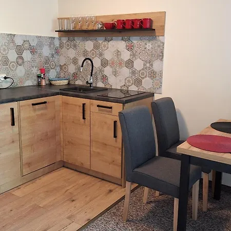 Skalnica- Z Widokiem Na Gory, Przy Szlakach