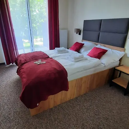 Skalnica- Z Widokiem Na Góry, Przy Szlakach