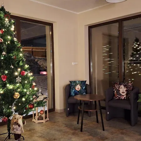 Skalnica- Z Widokiem Na Gory, Przy Szlakach