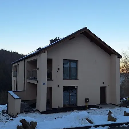 Skalnica- Z Widokiem Na Góry, Przy Szlakach