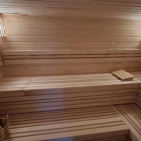 Skalnica- Z Widokiem Na Góry, Przy Szlakach *