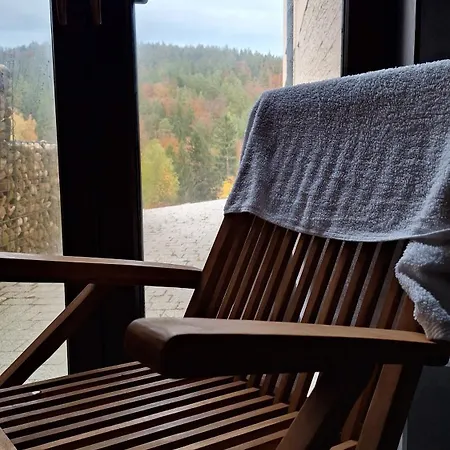 Skalnica- Z Widokiem Na Góry, Przy Szlakach