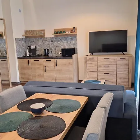 Skalnica- Z Widokiem Na Góry, Przy Szlakach