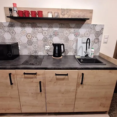 Skalnica- Z Widokiem Na Gory, Przy Szlakach