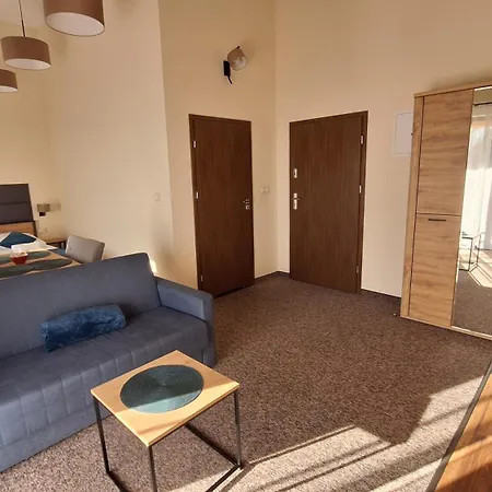 Skalnica- Z Widokiem Na Góry, Przy Szlakach