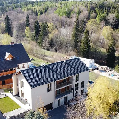 Skalnica- Z Widokiem Na Gory, Przy Szlakach