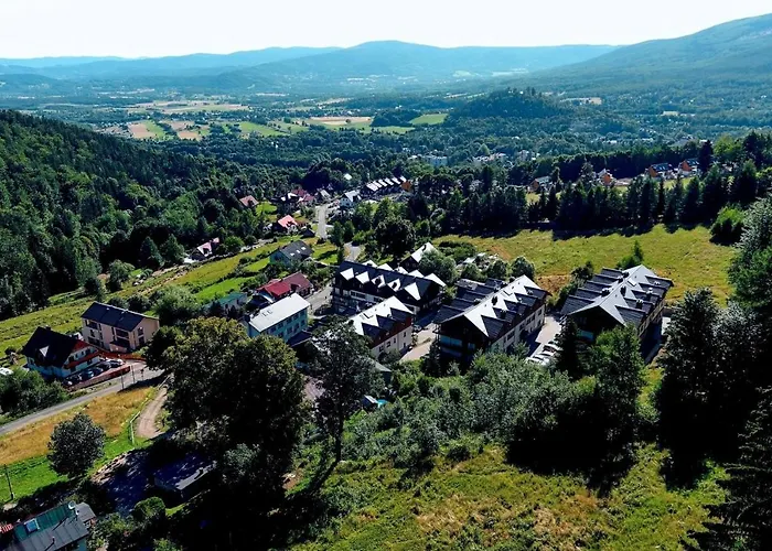 Skalnica- Z Widokiem Na Gory, Przy Szlakach *