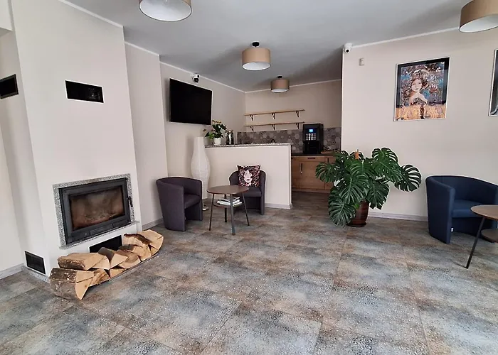 Skalnica- Z Widokiem Na Góry, Przy Szlakach