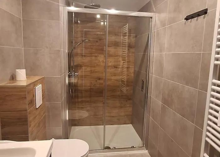 Skalnica- Z Widokiem Na Gory, Przy Szlakach