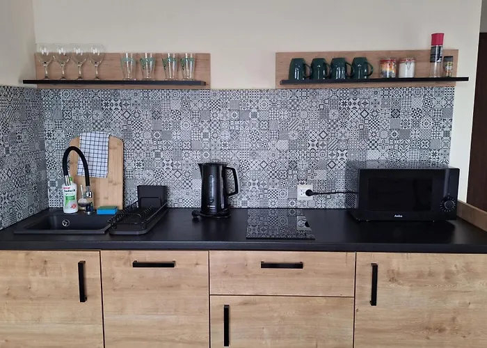 Skalnica- Z Widokiem Na Gory, Przy Szlakach *